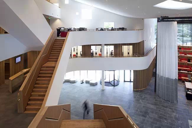 办公室设计-不像银行的银行