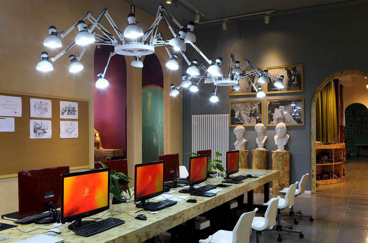 现代办公室装修空间事项